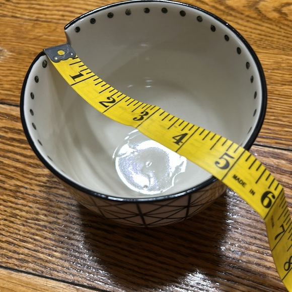 Ceramic Geometric pattern noodle bowl with chopstick holder.  Great condition. - Picture 6 of 7